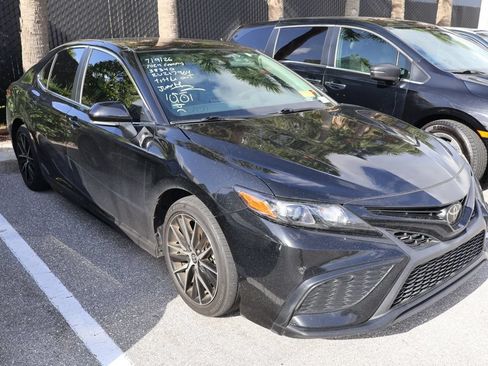 Used 2024 Toyota Camry SE FWD image 6