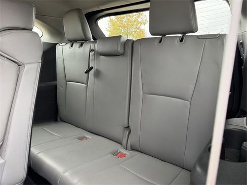 Used 2020 Toyota Highlander XLE image 29