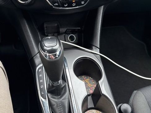 Used 2017 Chevrolet Cruze LT image 21