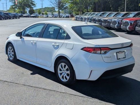Used 2026 Toyota Corolla LE FWD image 5