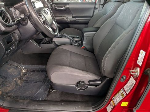 Used 2018 Toyota Tacoma TRD Sport w/ Technology Package RWD image 11