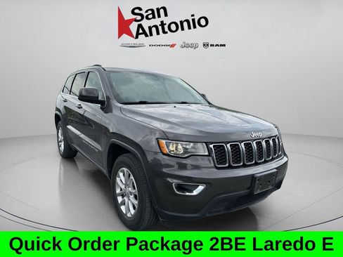 Used 2021 Jeep Grand Cherokee Laredo image 2