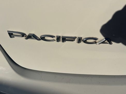 Used 2021 Chrysler Pacifica Pinnacle image 5