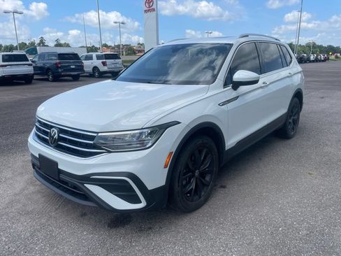 Used 2024 Volkswagen Tiguan SE FWD image 3