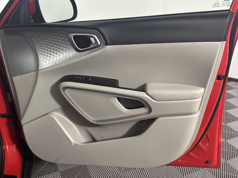 Used 2023 Kia Soul LX FWD image 17
