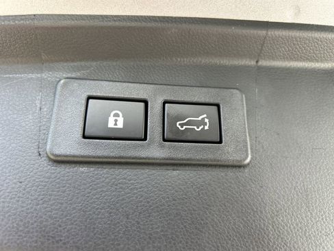 Used 2025 Subaru Outback Premium w/ Popular Package #1A image 12