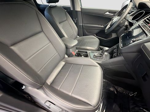 Used 2021 Volkswagen Tiguan SE FWD image 15