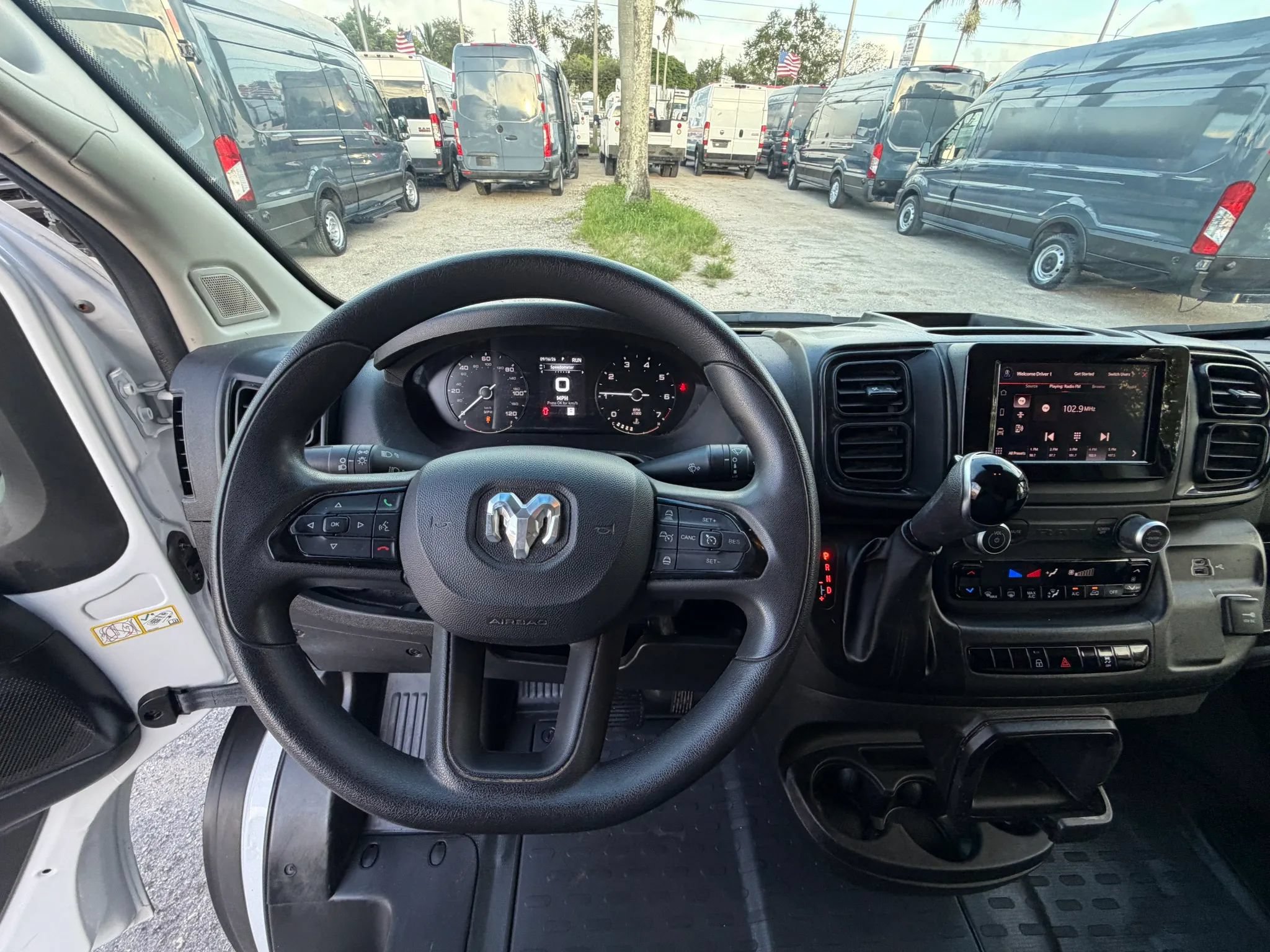 Used 2025 RAM ProMaster 2500 w/ Convenience Group FWD image 13