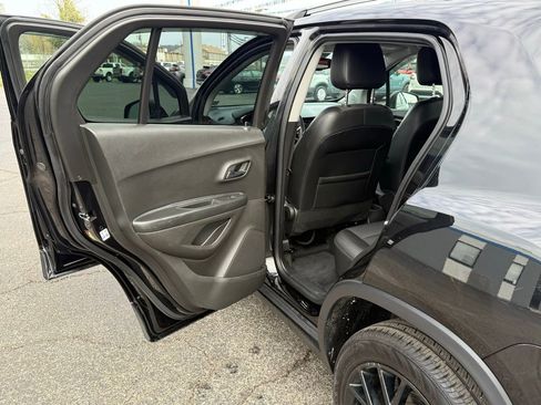 Used 2022 Chevrolet Trax LT w/ Midnight Edition image 20