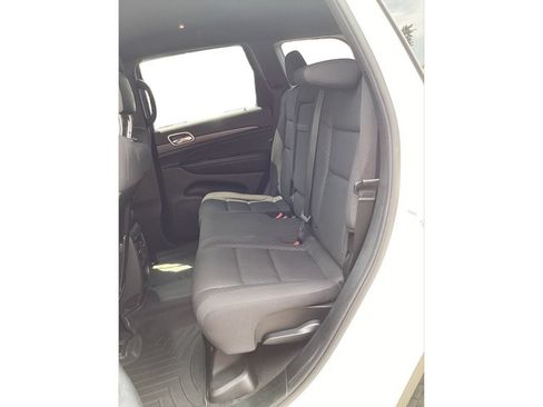 Used 2018 Jeep Grand Cherokee Laredo AWD/4WD image 12