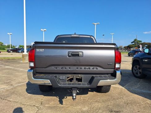 Used 2021 Toyota Tacoma SR5 RWD image 4