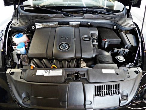Used 2013 Volkswagen Beetle 2.5 FWD image 10