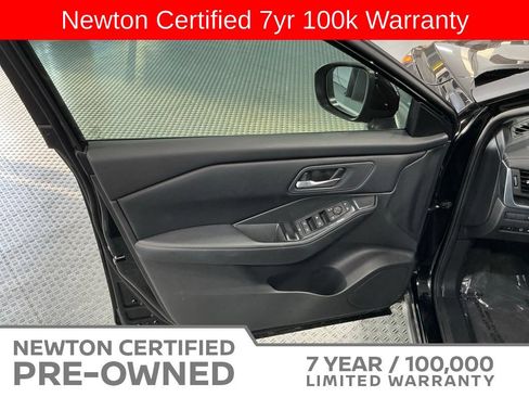 Used 2025 Nissan Rogue SV FWD image 37