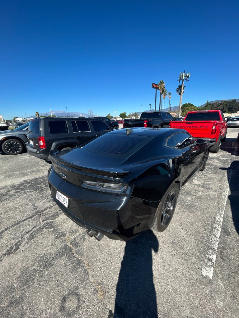 Used 2018 Chevrolet Camaro LT RWD image 10
