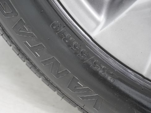 Used 2021 Toyota RAV4 XLE Premium FWD image 30
