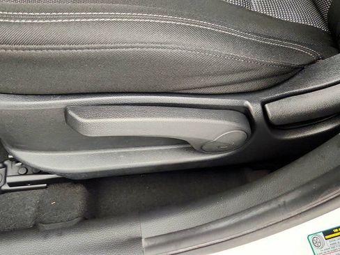 Used 2016 Hyundai Elantra GT FWD image 11