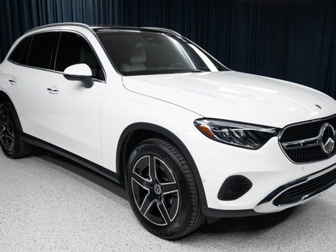 New 2027 Mercedes-Benz GLC 300 image 3