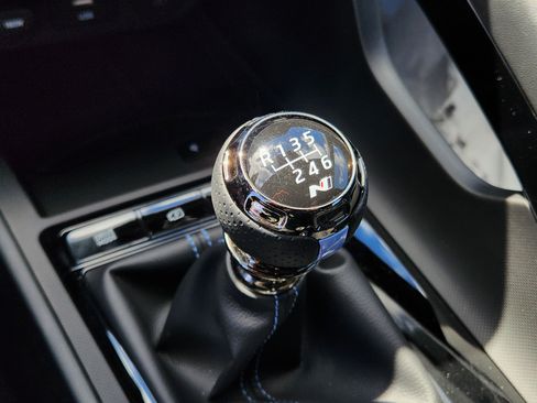 Certified 2025 Hyundai Elantra N Base image 22