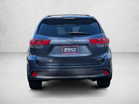 Used 2019 Toyota Highlander LE image 6