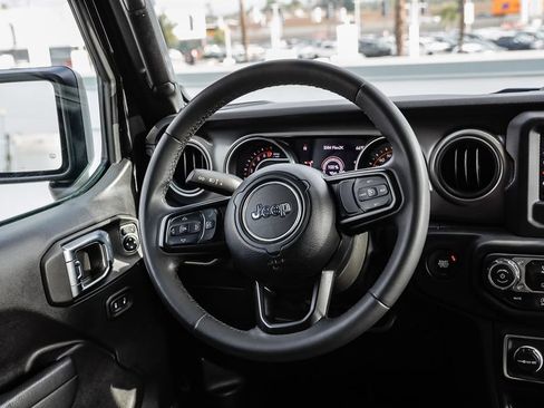 Used 2023 Jeep Gladiator Sport AWD/4WD image 18