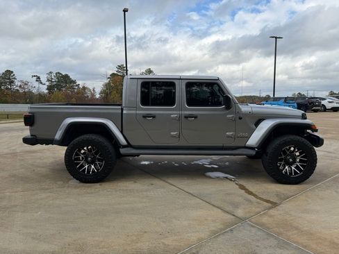 Used 2020 Jeep Gladiator Overland image 6
