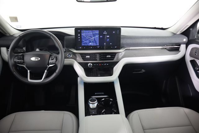Certified 2025 Ford Explorer Platinum w/ Ultimate Package AWD/4WD image 30