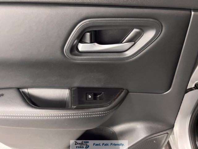 Used 2025 Nissan Rogue SV FWD image 28