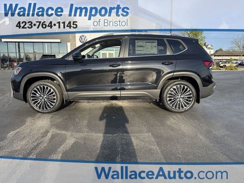 New 2026 Volkswagen Taos SE FWD image 1