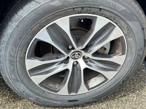 Used 2022 Toyota Highlander XLE image 15