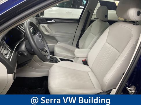 Certified 2024 Volkswagen Tiguan SE w/ Panoramic Sunroof Package AWD/4WD image 15