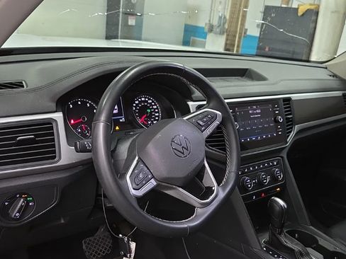 Used 2021 Volkswagen Atlas SE w/ Panoramic Sunroof Package FWD image 7