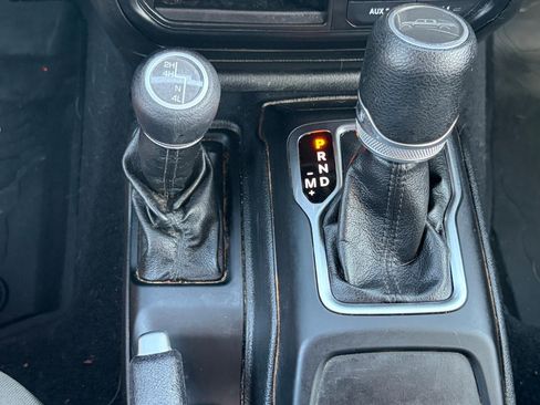 Used 2021 Jeep Gladiator Sport AWD/4WD image 24