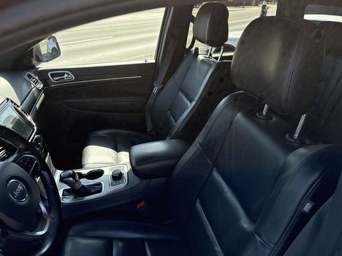 Used 2019 Jeep Grand Cherokee Limited AWD/4WD image 12