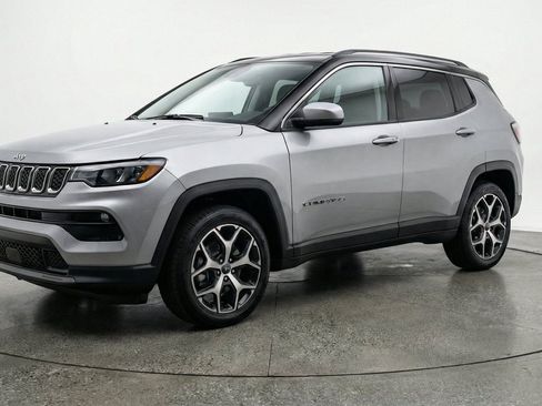 Used 2025 Jeep Compass Limited AWD/4WD image 3