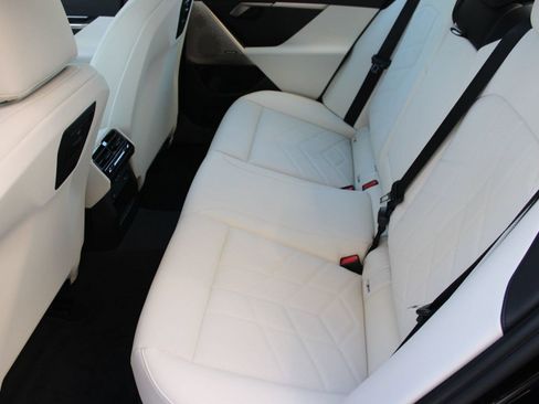 Used 2026 BMW 530i w/ M Sport Package RWD image 24