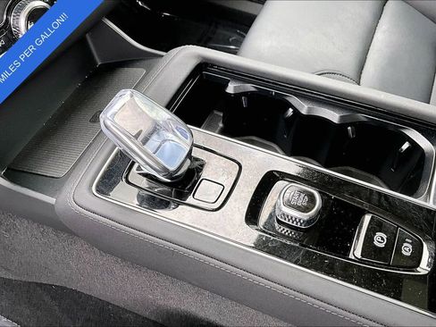 Certified 2025 Volvo XC90 T8 Plus w/ Protection Package Premier image 19