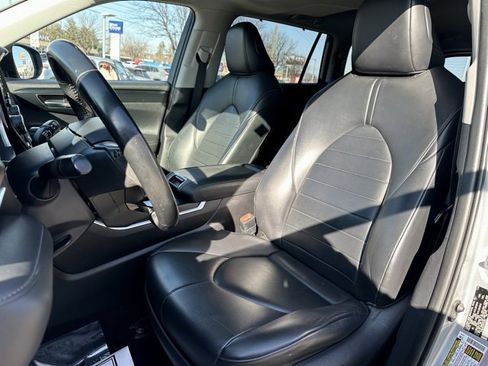 Used 2021 Toyota Highlander XLE image 13