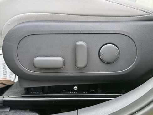 Certified 2025 Hyundai Kona Limited image 17