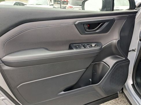 Used 2025 Subaru Forester Premium image 13