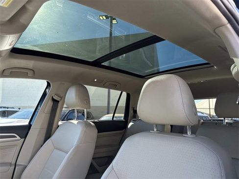 Used 2021 Volkswagen Atlas SE w/ Panoramic Sunroof Package image 13