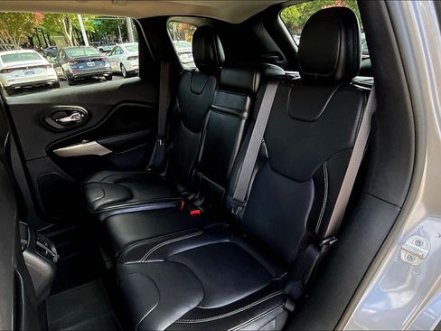 Used 2018 Jeep Cherokee Limited AWD/4WD image 28