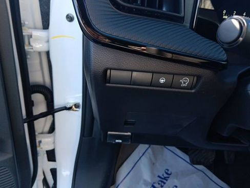 New 2026 Nissan Kicks SR image 14