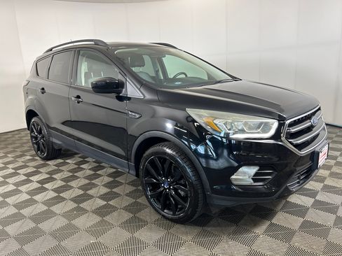 Used 2017 Ford Escape SE w/ Equipment Group 201A AWD/4WD image 4