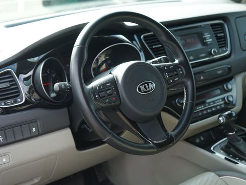 Used 2015 Kia Sedona EX FWD image 14