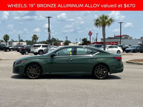 Used 2025 Nissan Altima 2.5 SR FWD image 2