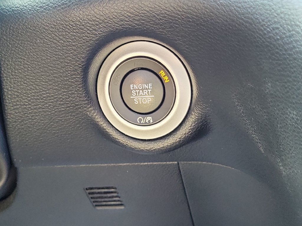 Used 2025 Chrysler Pacifica Select FWD image 23