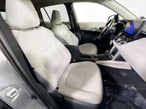 Used 2023 Toyota Corolla Cross L image 25
