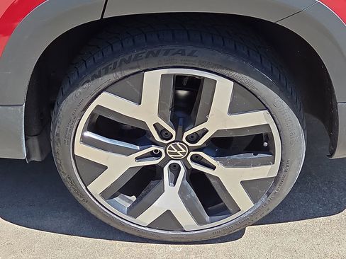 Used 2022 Volkswagen Taos SEL image 5