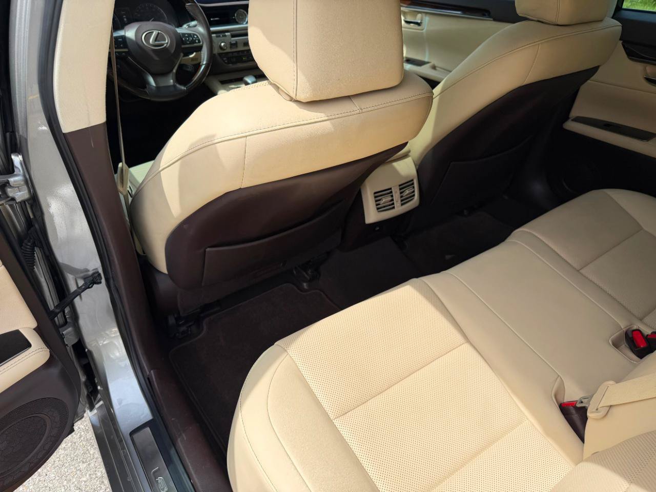 Used 2016 Lexus ES 350 w/ Premium Package w/Wood Trim FWD image 18