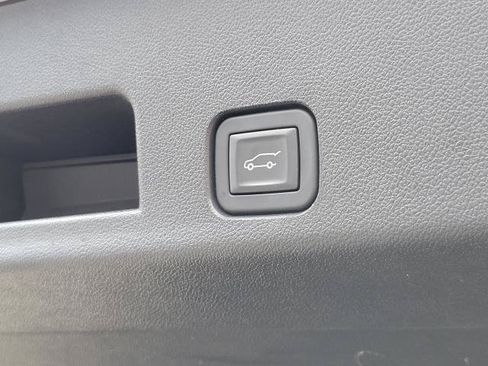 Used 2024 Chevrolet Traverse Z71 w/ LPO, Floor Liner Package AWD/4WD image 32